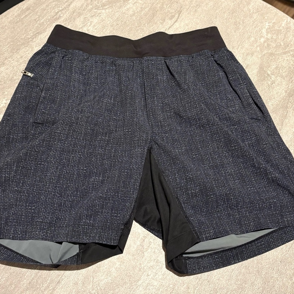 Lululemon Athletica Men's Black Patterned Athletic Shorts